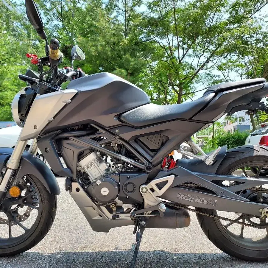 혼다 CB125r 19년식 블랙색상 판매합니다 cb125r