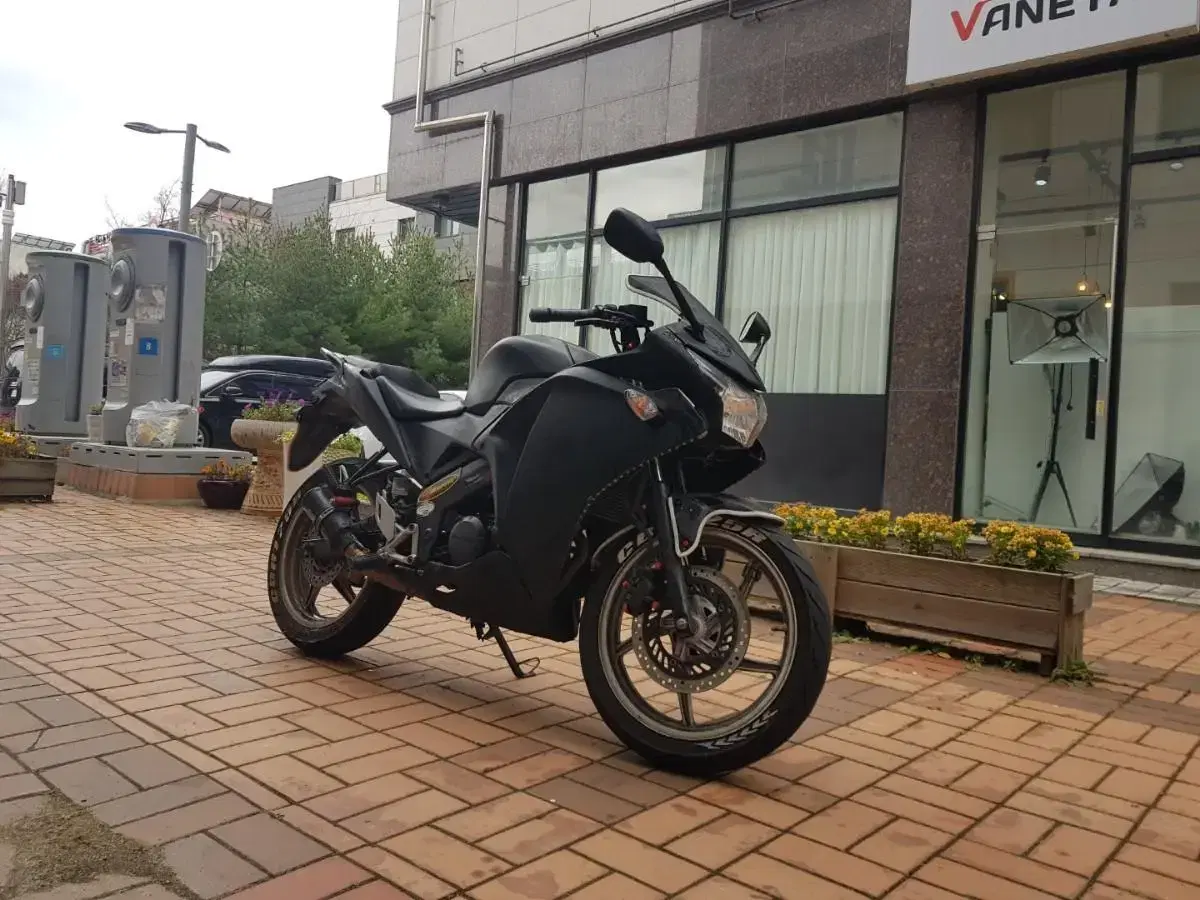 혼다 CBR125 무광블랙 11년식 저렴하게 나갑니다 cbr125