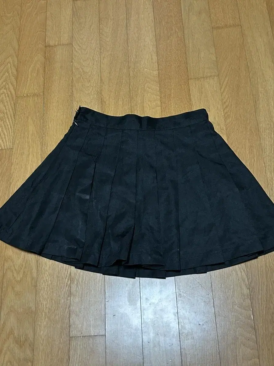 pleated skirt