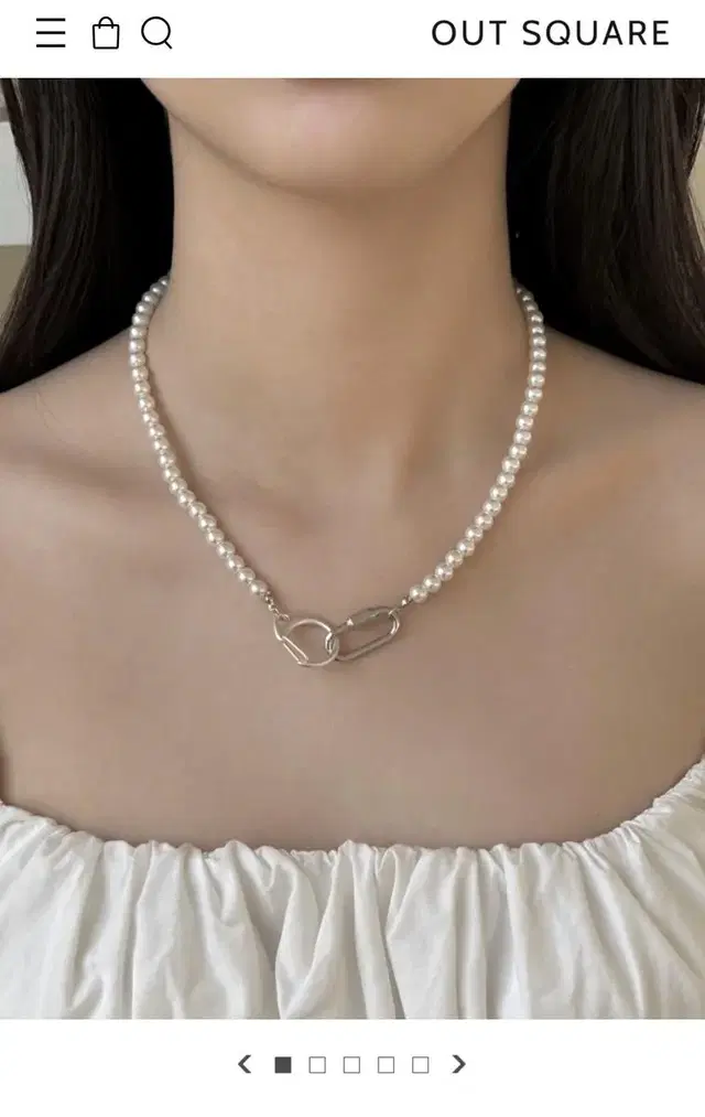 Outsquare Loop pearl necklace