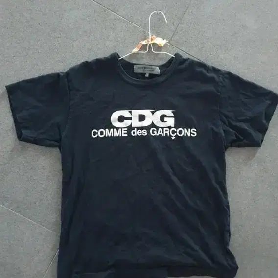 cdg 꼼데 반팔 팔아요!!