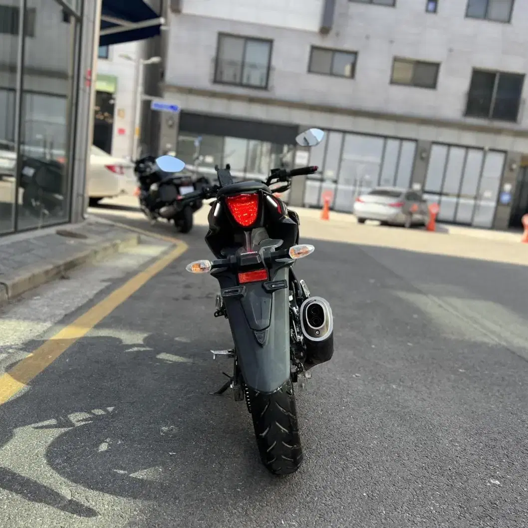 스즈키 GSX-S125 19년식 검빨 1만KM 차량 판매합니다.