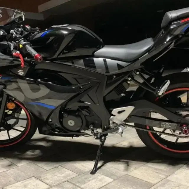 스즈키 GSX-R125 19년식 검/파 차량 판매합니다.