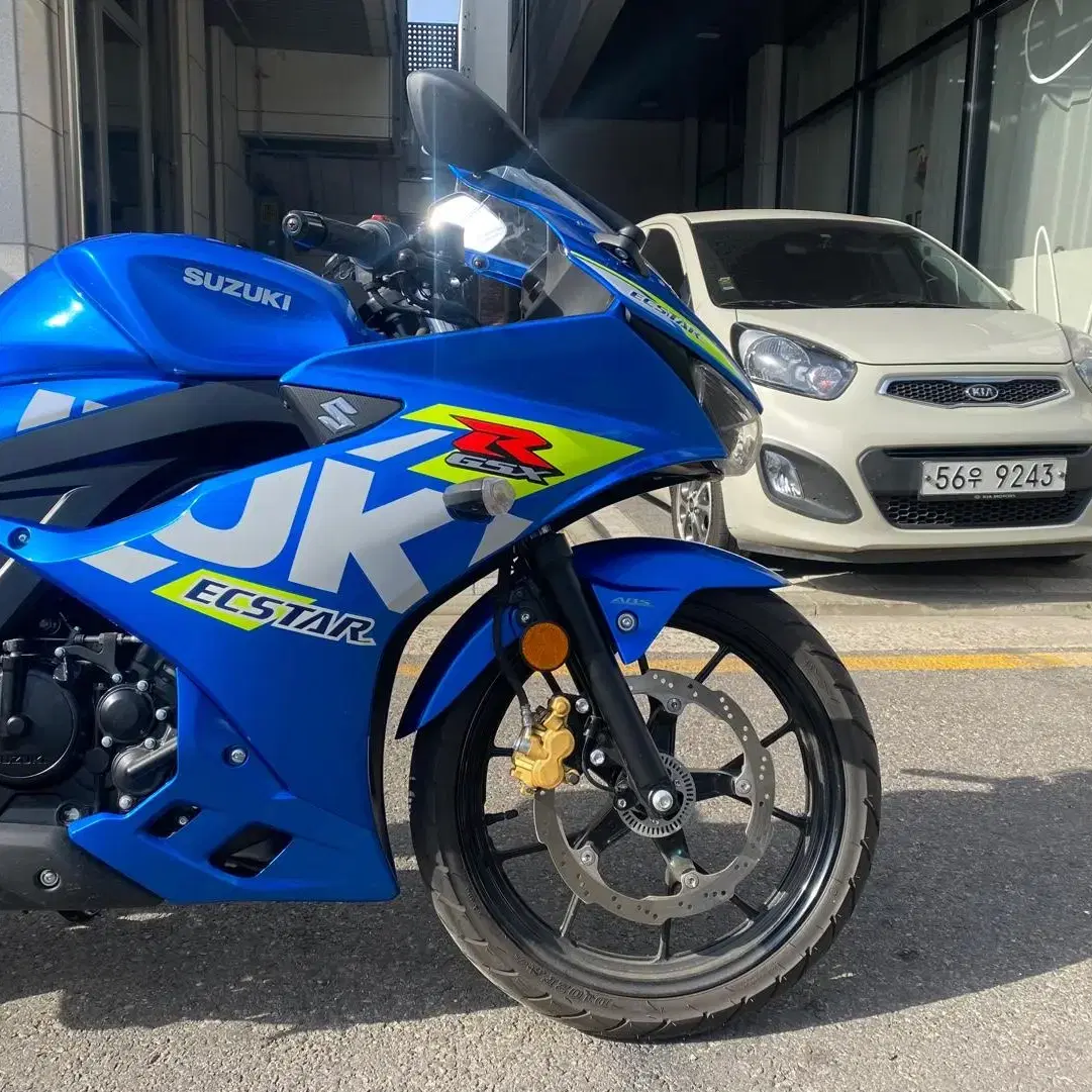 스즈키 GSX-R125 23년식 신차급 2천KM 차량 판매중. gsxr