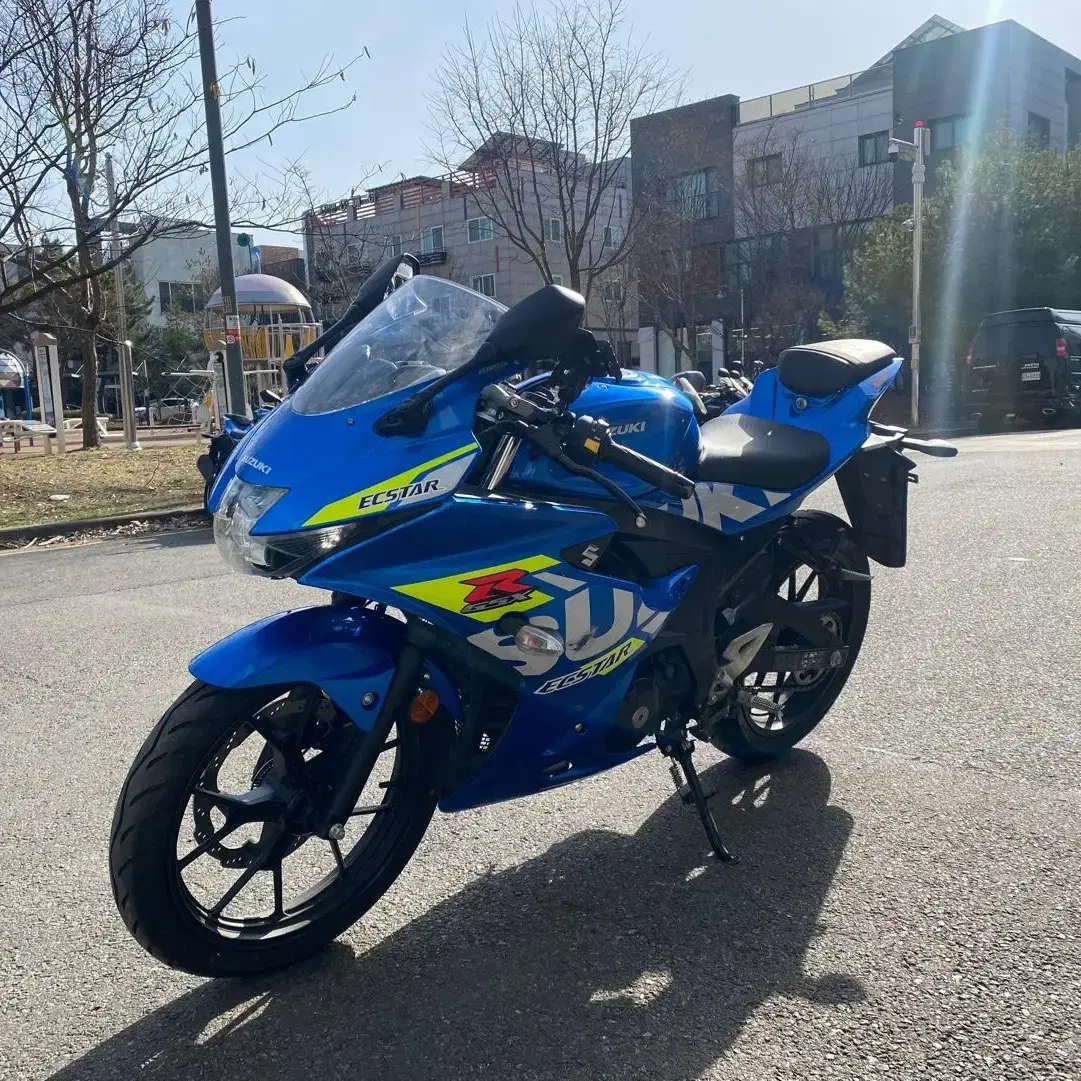 스즈키 GSX-R125 23년식 신차급 2천KM 차량 판매중. gsxr