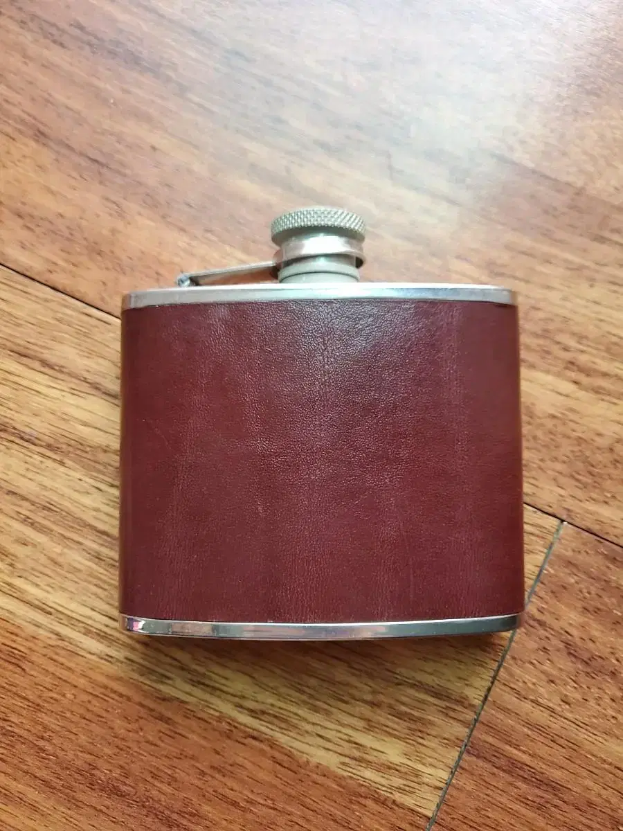 I have 1 vintage hip flask for sale!!!