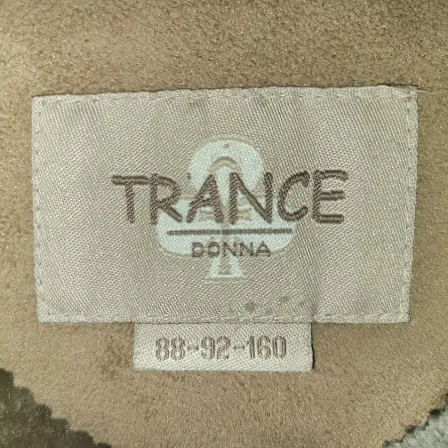 TRANCE 후드 탈부착 무스탕