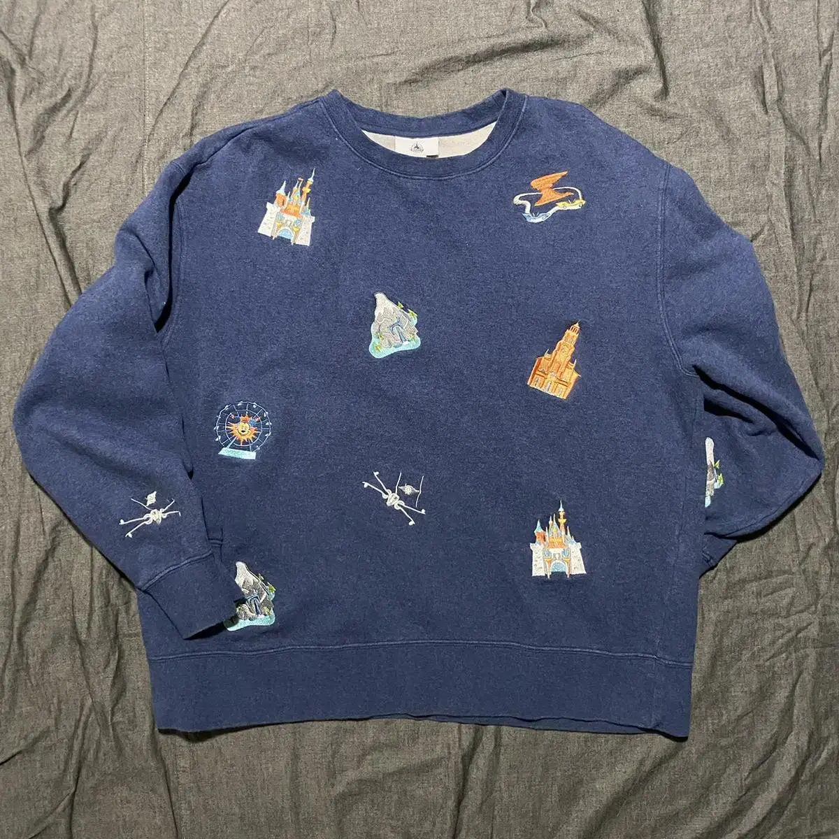 Disneyland Crewneck Sweatshirts Sz L