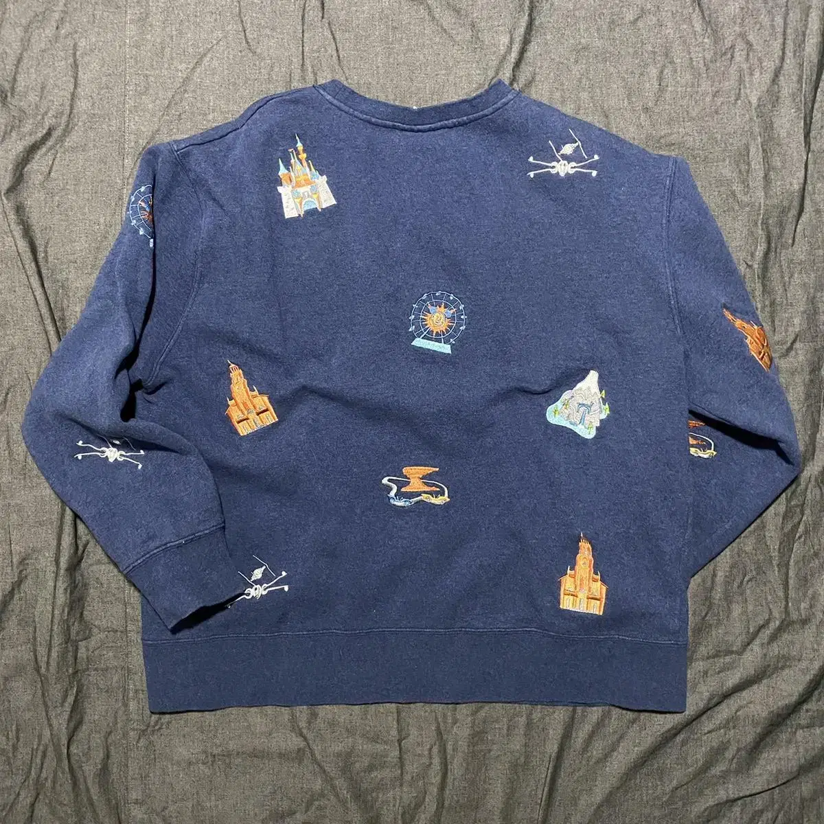 Disneyland Crewneck Sweatshirts Sz L