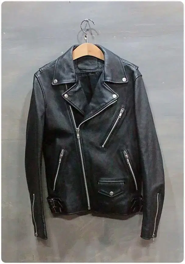 [S] VivaStudio Cowhide Classic Rider Jacket (30% off)