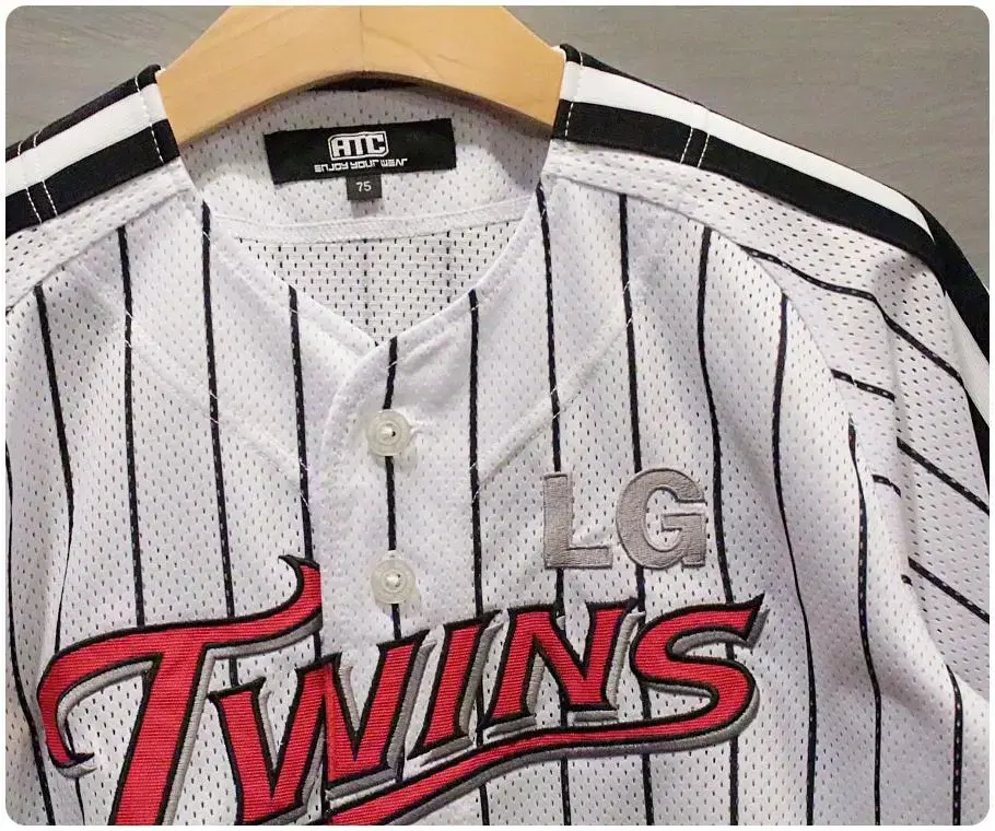 75) LG Twins Autographed Jersey