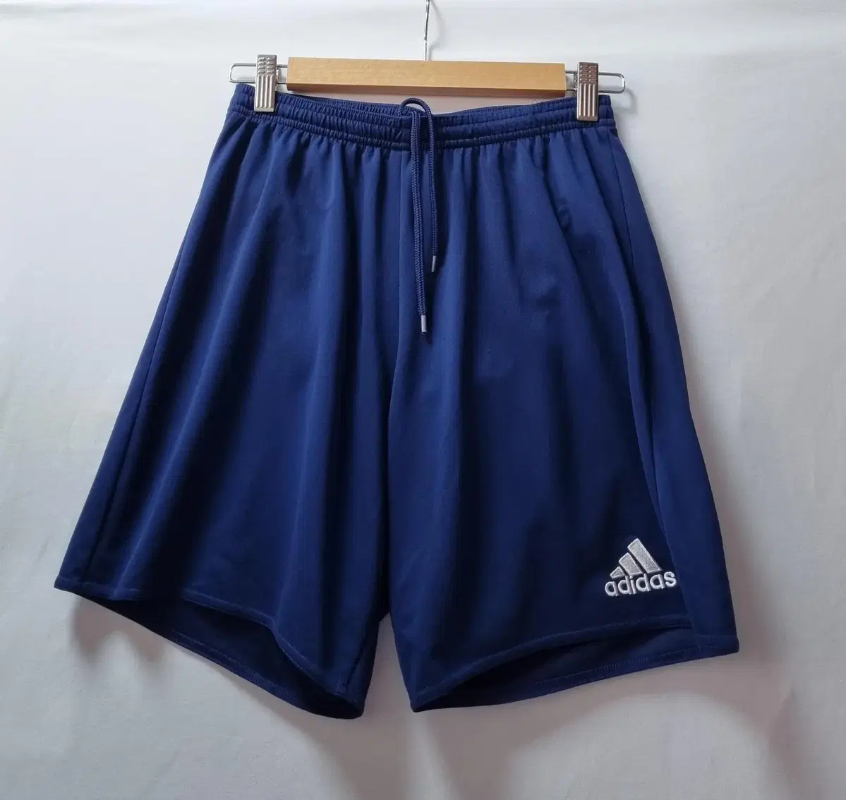 true to size M(95) Adidas Navy Performance Vahn