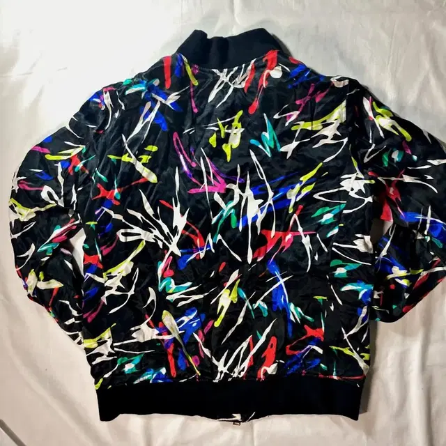 [Spreaded paint jacket]