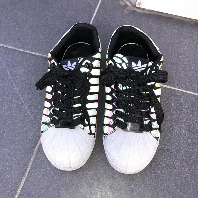 Vintage Adidas superstar black hologra