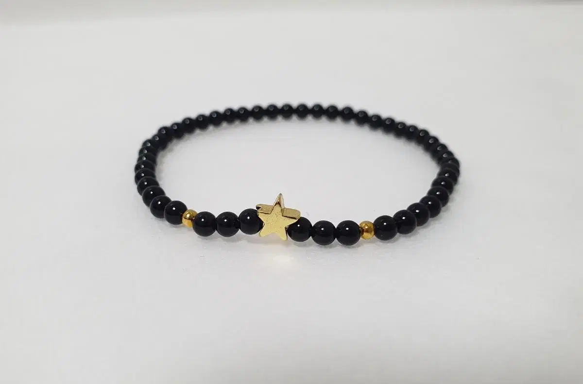 Onyx gemstone star bracelet