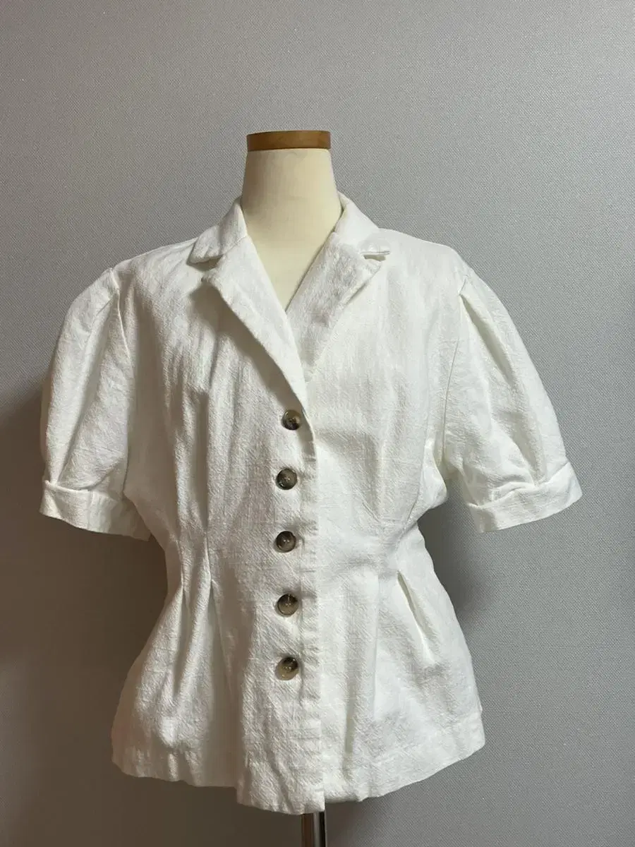 Women's short sleeve blouse!