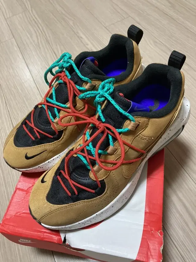 (새상품)nike air max viva trainers in tan