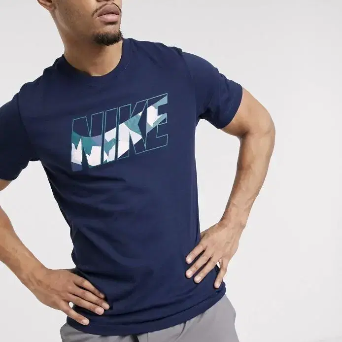 Nike camo logo t-shirt navy M