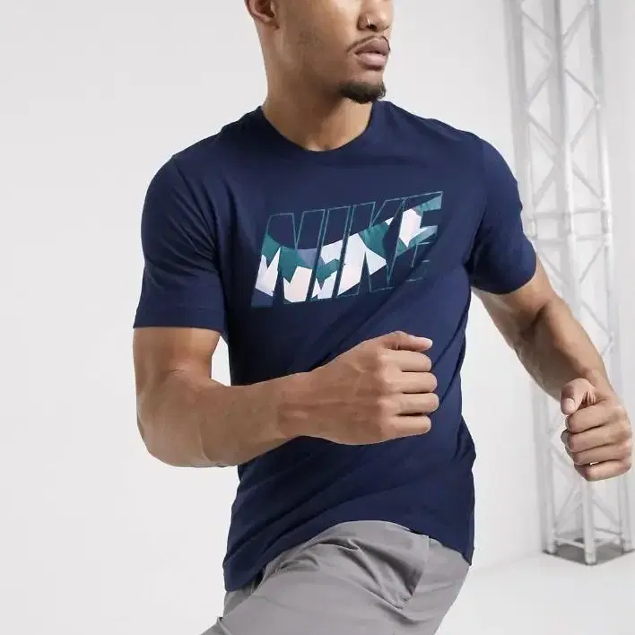 Nike camo logo t-shirt navy M