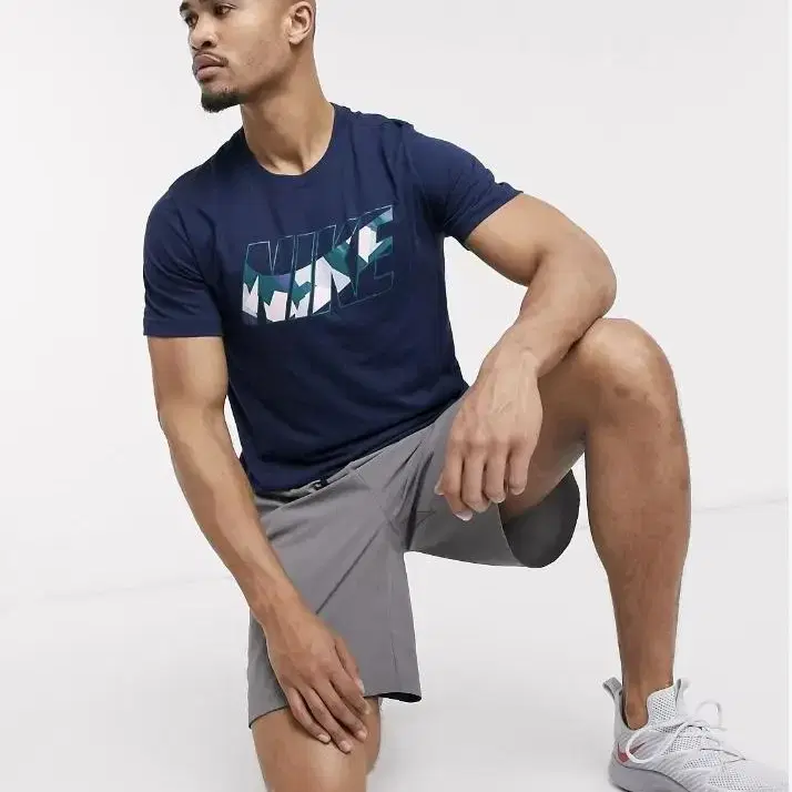 Nike camo logo t-shirt navy M