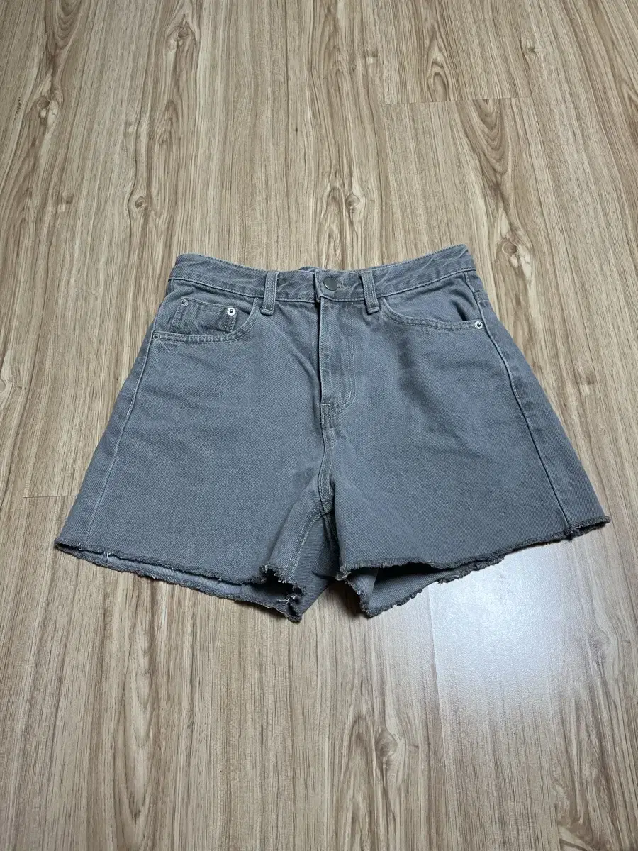 Part 3 Denim Shorts Gray / Young & Rich