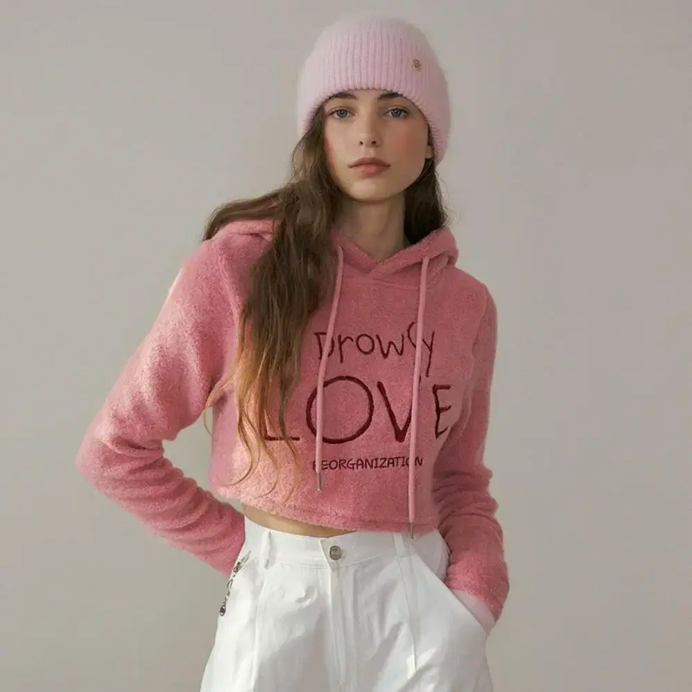 리올그 DRO LOVE LOGO CROP HOOD PINK