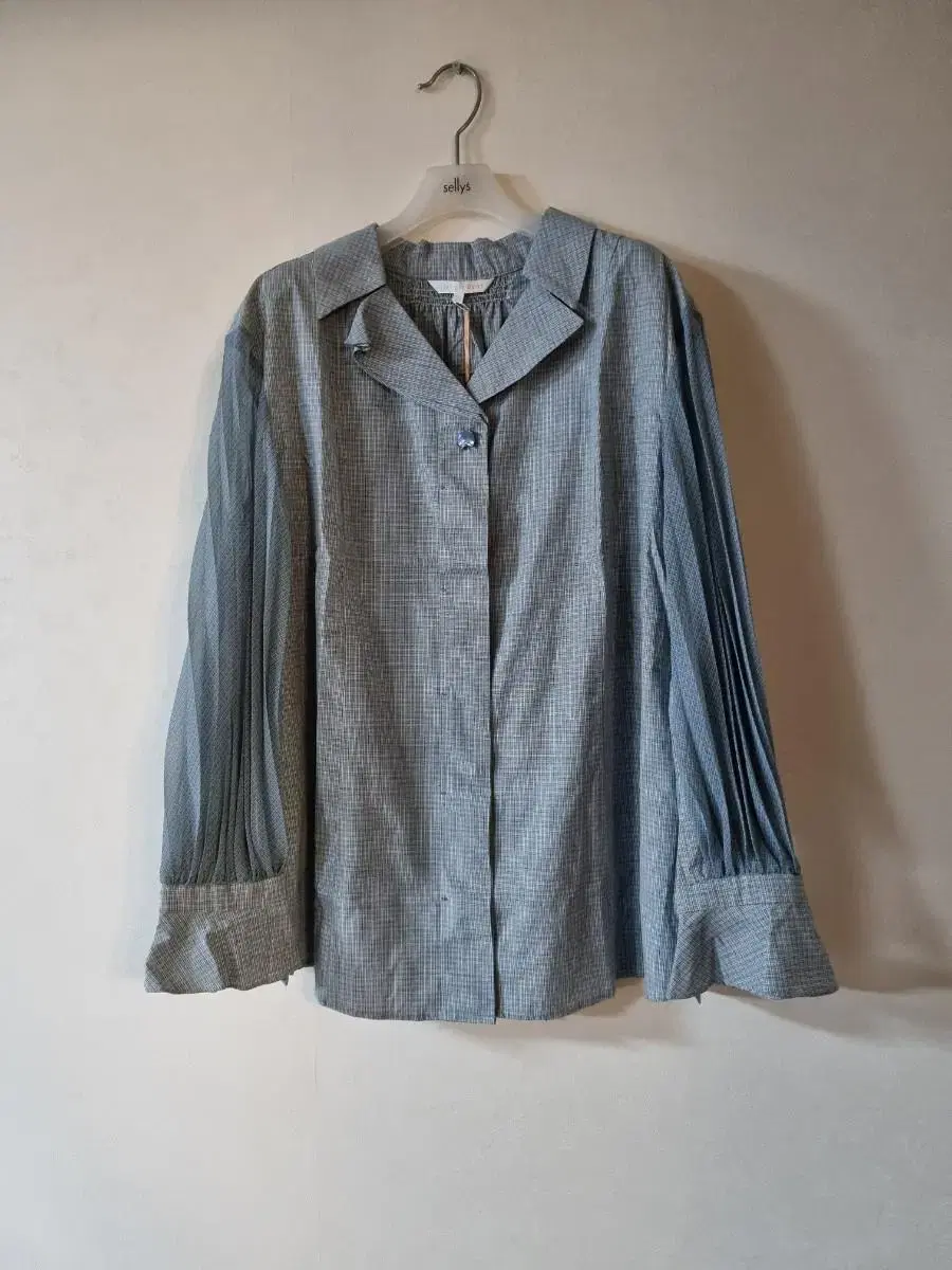 <<<<새상품>>>>Olive de Olive Pleated-sleeve Blouse 66