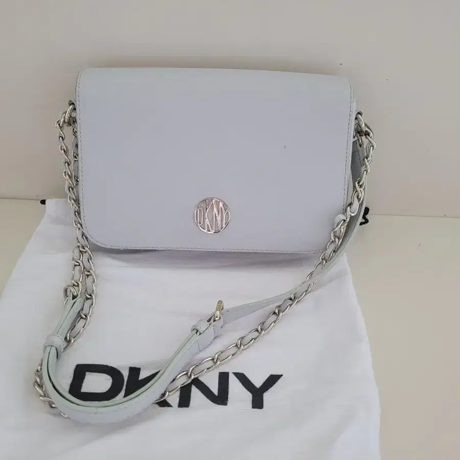 DKNY 체인백