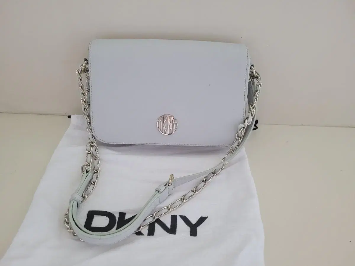 DKNY 체인백