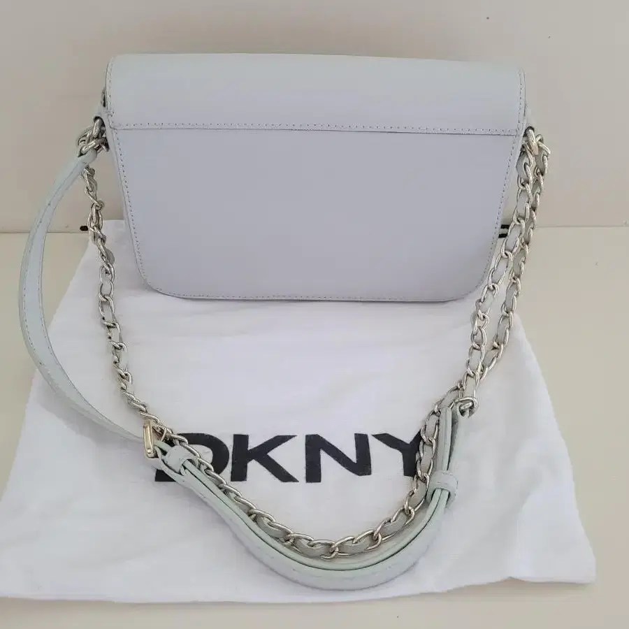 DKNY 체인백