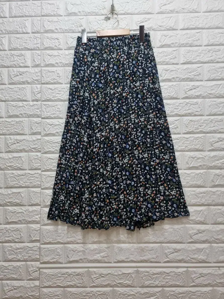 Flower pleated long skirt