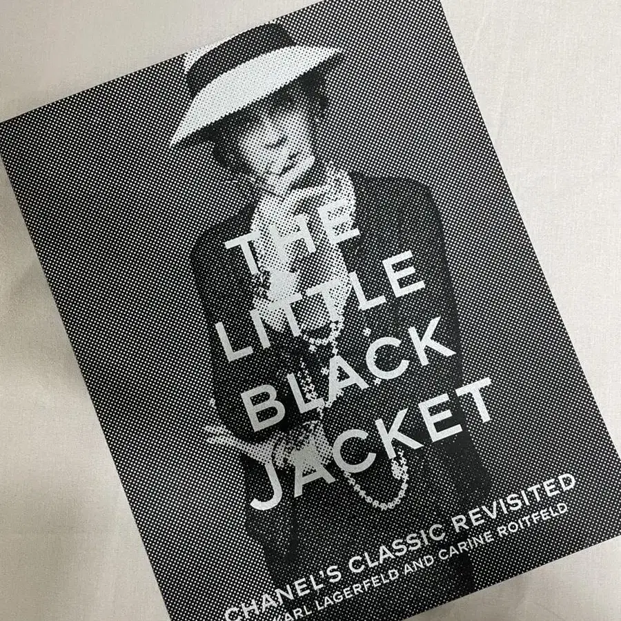 Chanel/The little black jacket