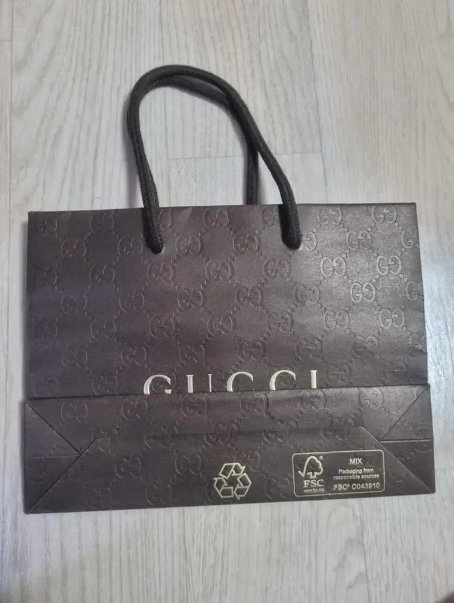 Gucci shopping bags