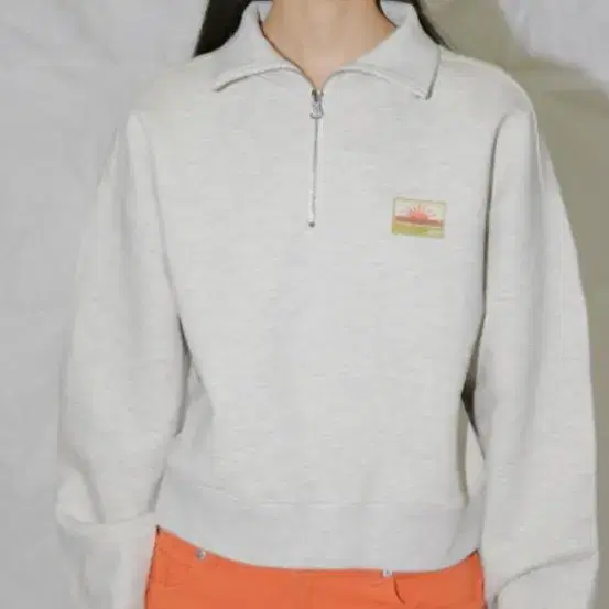 세이스라 POINT HALF ZIP SWEATSHIRT 하프집업