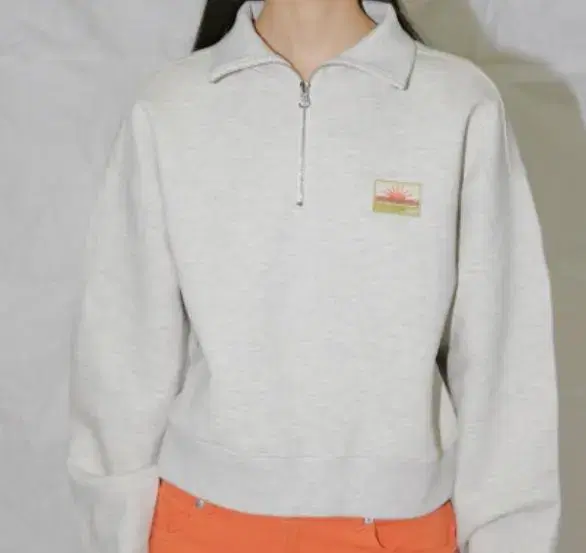 세이스라 POINT HALF ZIP SWEATSHIRT 하프집업