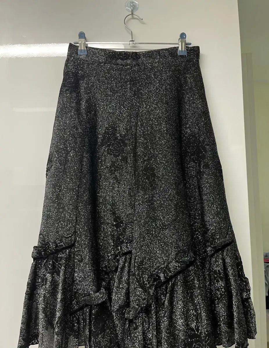 Black rose perch skirt