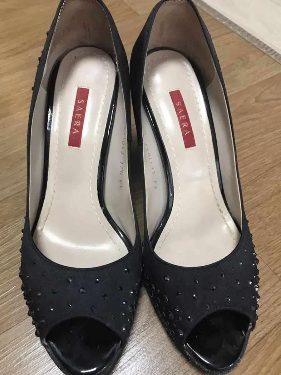 Sera Beads Shoes (245-250 7cm)