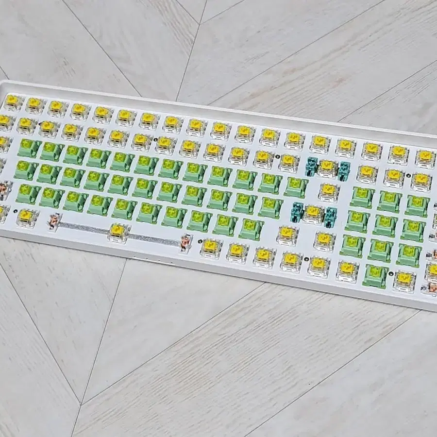 Keyboard aigo,a100,황축,오테뮤,라임축 on Bunjang Global Site.