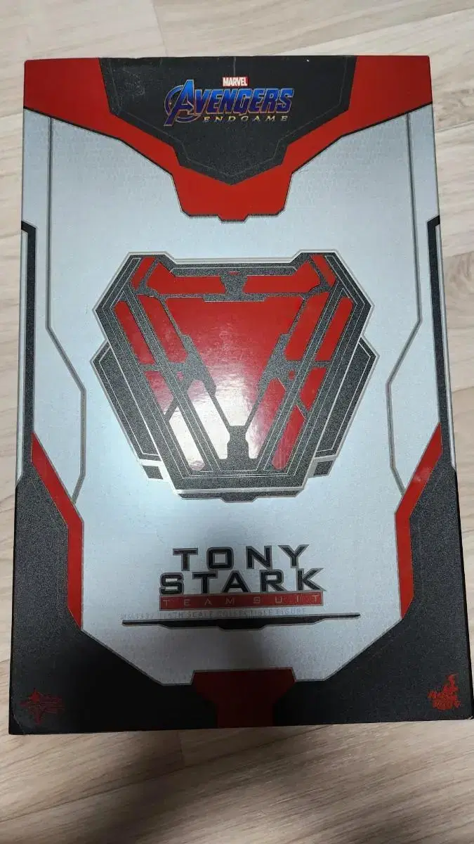 Hot Toys Team Suit Iron Man Figure