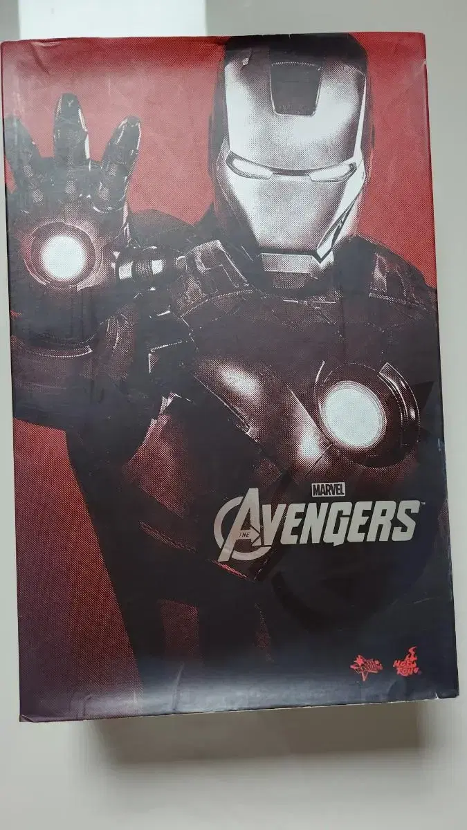 Hot Toys Avengers Mark 7 Old School Iron Man Figure