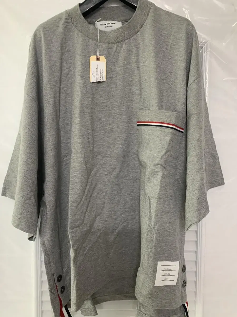 New) Thom Browne Oversized Pocket Short Sleeve T-Shirt