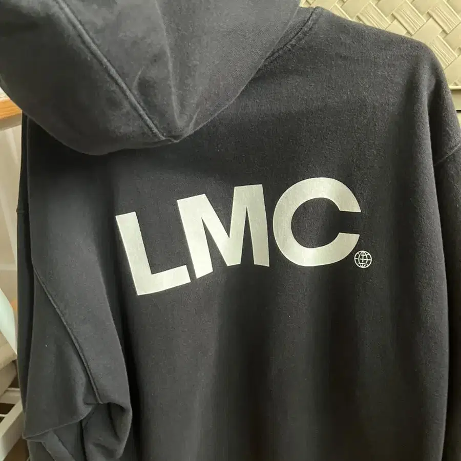 LMC 후드티