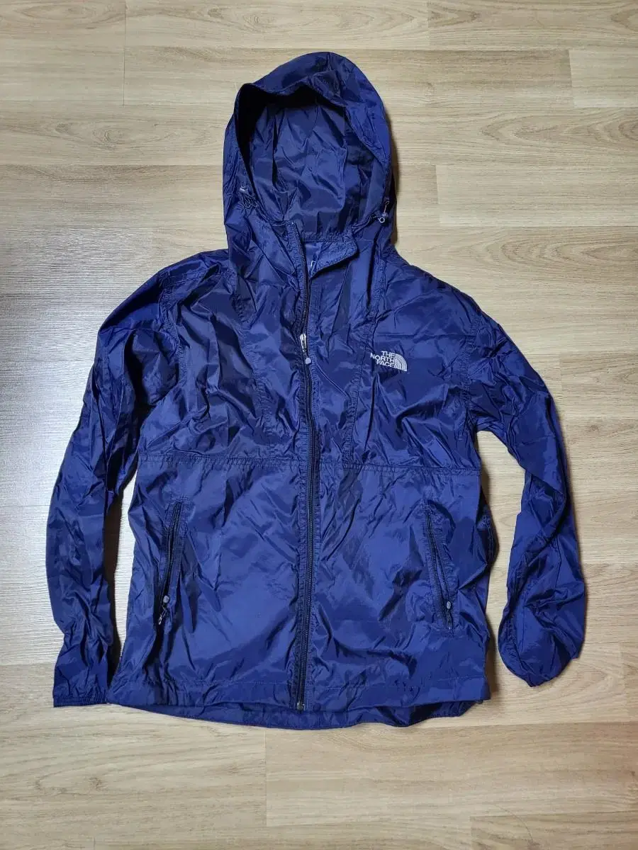 We are selling North Face women's windbreaker jackets.