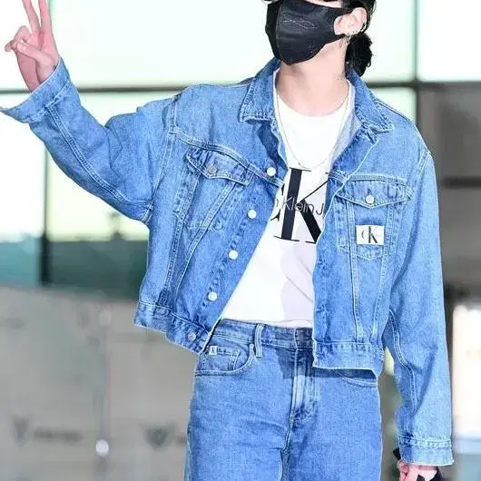 마지막1장)정국 캘빈클라인 청자켓 XS JK CK denim jacket