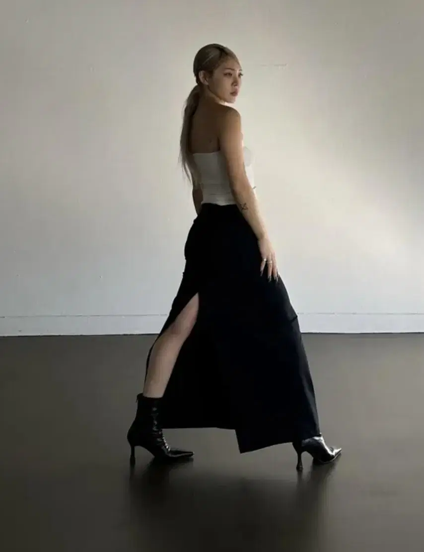 오도어 맥시 슬릿 스커트 fitin maxi skirt