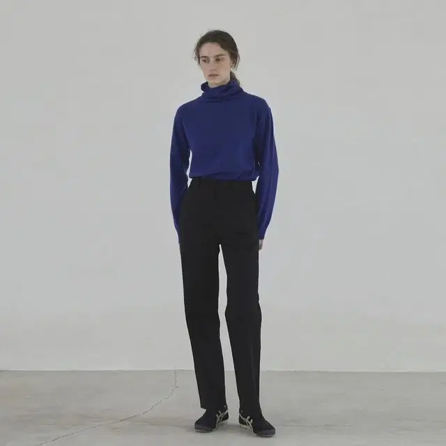 블루브릭 turtleneck knit cobalt blue (원가89,)