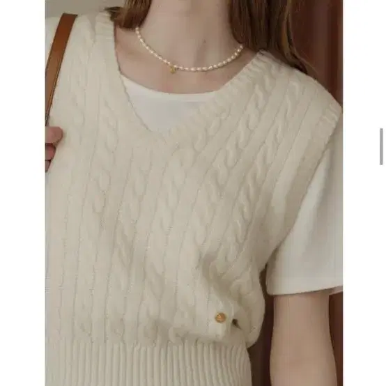 틸아이다이 monica knit vest ivory 니트 베스트 아이보리