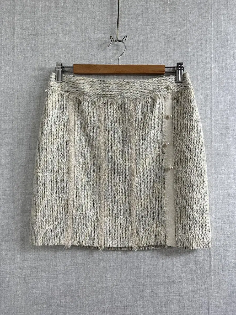 27-28 TheIzzy Tweed Skirt