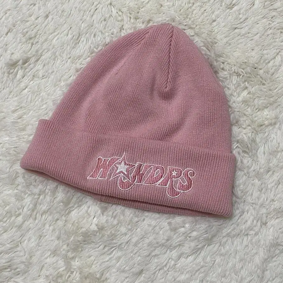 WKNDRS JIRO LOGO BEANIE (PINK)