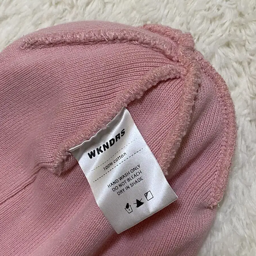 WKNDRS JIRO LOGO BEANIE (PINK)